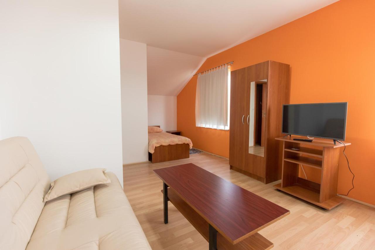 Guesthouse Capistro Bilje Ngoại thất bức ảnh