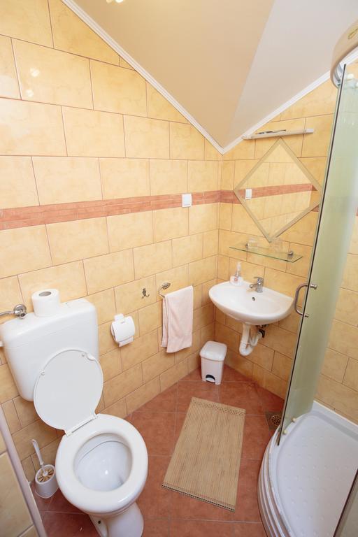 Guesthouse Capistro Bilje Ngoại thất bức ảnh